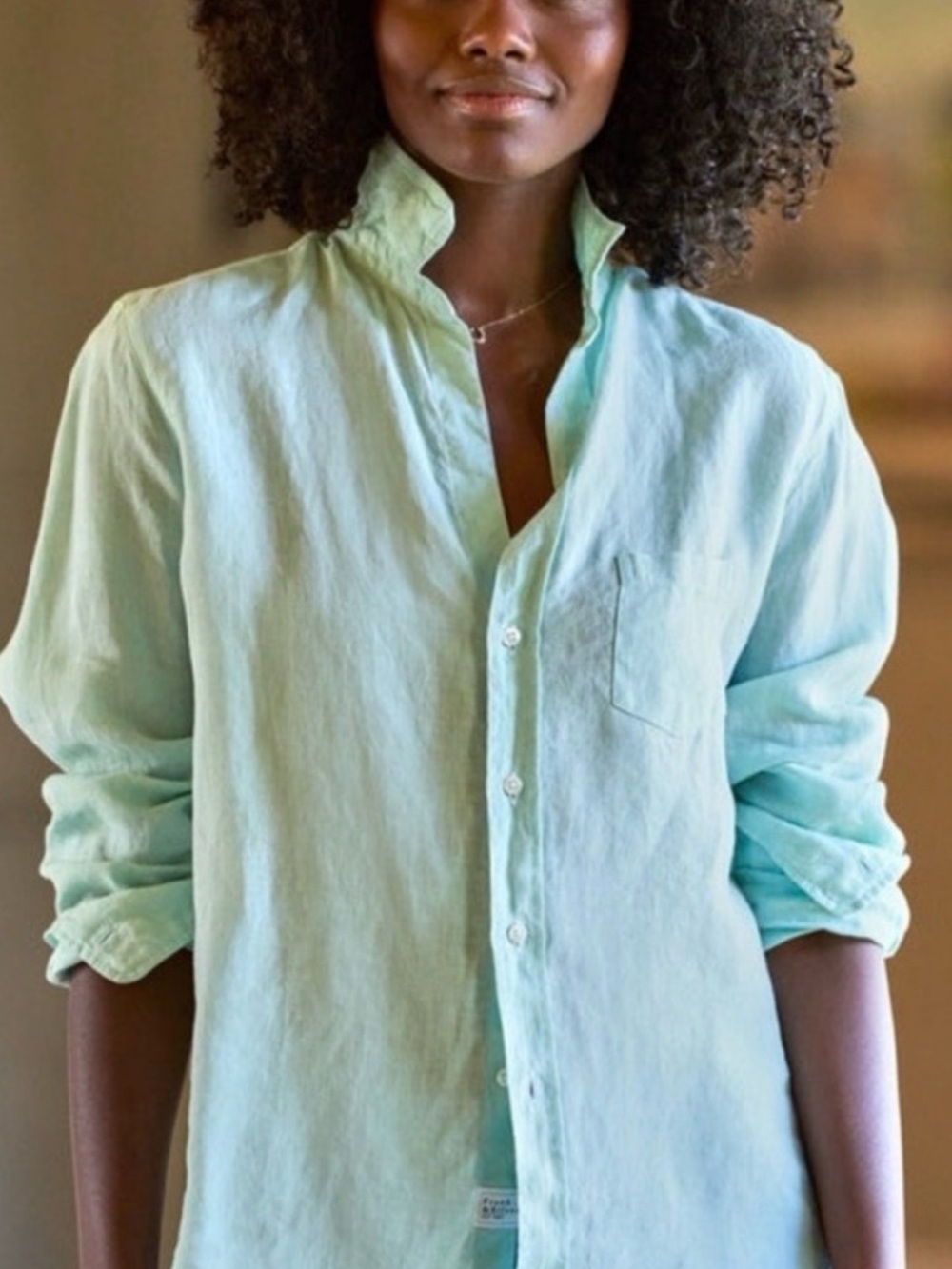 Frank & Eileen Mint Green “Eileen” Linen Button-Down Shirt. XS Clean, smoke free